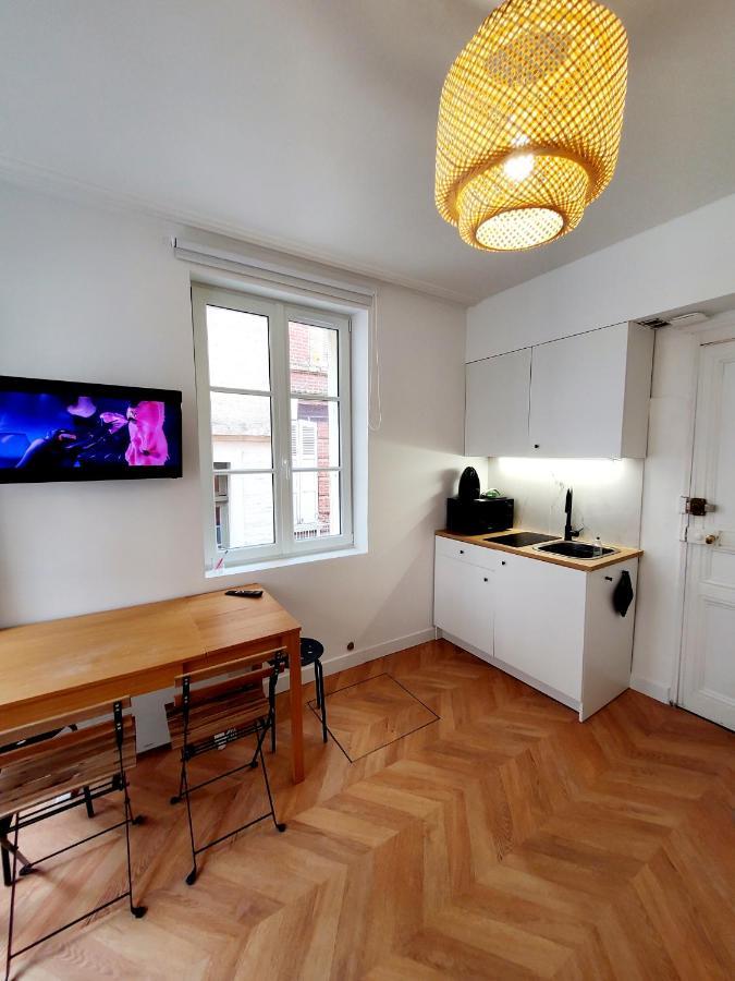 Studio Jeannette Avec Balcon Et Juste A 130 Metres Plage ! Plein Centre ! Wifi - Draps Serviettes Inclus ! Trouville-sur-Mer Exterior foto